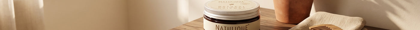 Natulique Medium Hold Hairwax in een warme hygge badkamersfeer