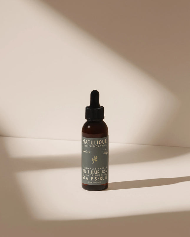 Natulique Anti-Hair Loss Scalp Serum - in donkere setting