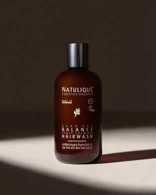 Natulique Balance Hairwash 250 ml - in donkere setting
