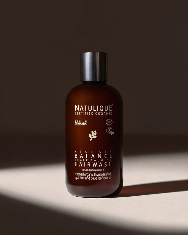 Natulique Balance Hairwash 250 ml - in donkere setting