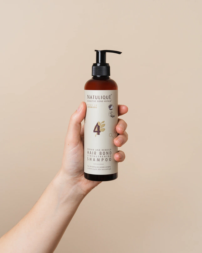 Natulique Hair Bond Shampoo Stap 4 - in de hand