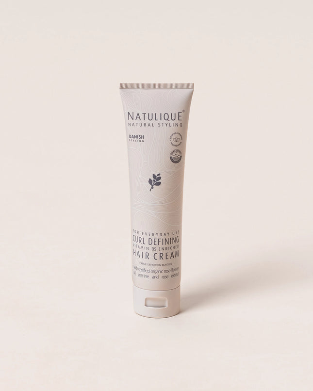 Natulique Curl Defining Hair Cream 150 ml - op beige achtergrond