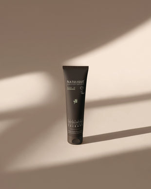 Natulique Exfoliative Scalp Therapy - in donkere setting