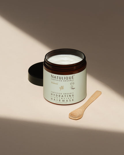Natulique Hydrating Hair Mask 500 ml - in donkere setting