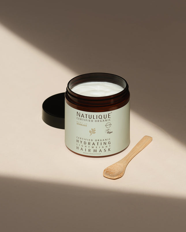 Natulique Hydrating Hair Mask 500 ml - in donkere setting
