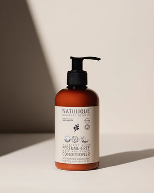 Natulique Perfume-Free Conditioner - in donkere setting