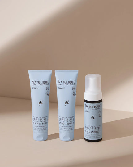 Natulique Pure Silver Shampoo - in donkere setting, productlijn samen