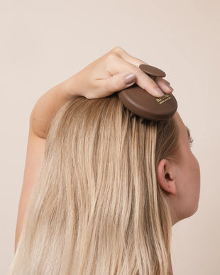 Natulique product - zijaanzicht, op droog haar
