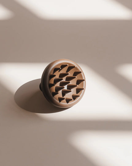Natulique product - in donkere setting, bij vensterlicht